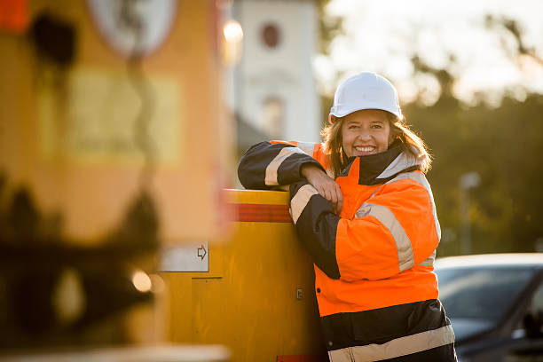portrait de femme âgée ingénieur - emploi photos et images de collection